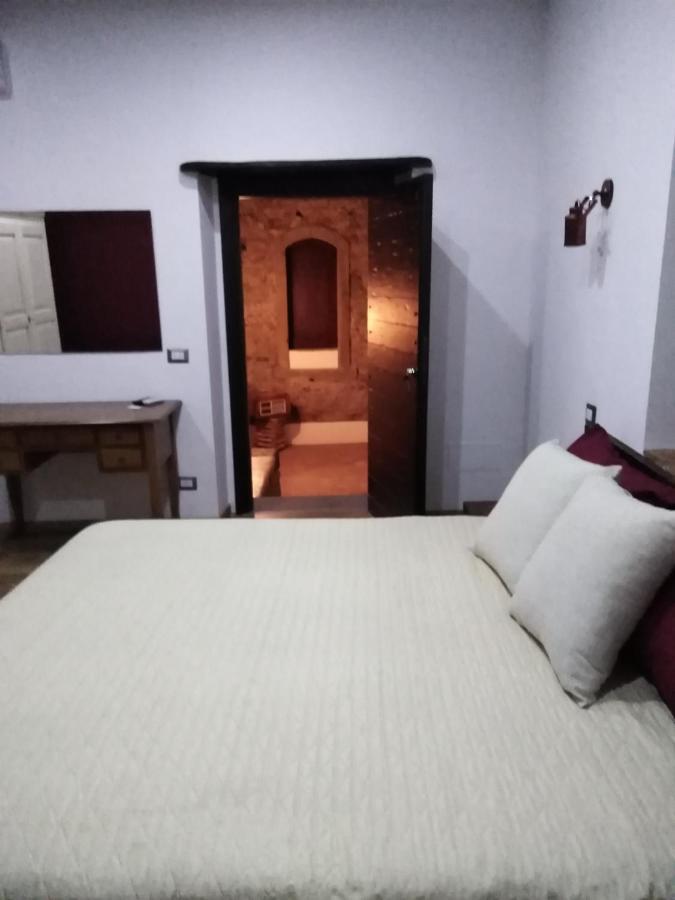 B&B Le Vie Del Borgo Кастильоне-ди-Сицилия Экстерьер фото